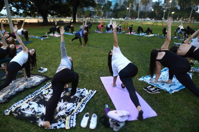 Segundo os praticantes, yoga aproxima as pessoas, contribuindo para uma rede com afinidades genuínas - (crédito: Fotos: Luís Nova/CB/D.A Press) Segundo os praticantes, yoga aproxima as pessoas, contribuindo para uma rede com afinidades genuínas - (crédito: Fotos: Luís Nova/CB/D.A Press)