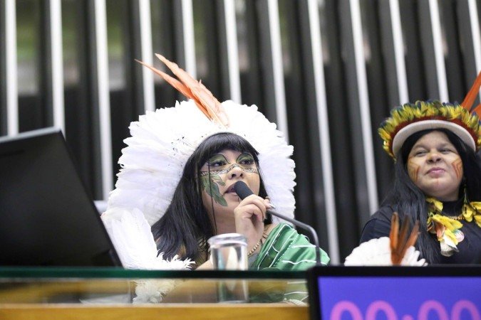 A sessão solene reuniu cerca de 300 indígenas no plenário da Câmara - (crédito: Kayo Magalhaes/Câmara dos Deputados) A sessão solene reuniu cerca de 300 indígenas no plenário da Câmara - (crédito: Kayo Magalhaes/Câmara dos Deputados)