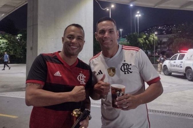 Torcedores do Flamengo antes da partida contra o Central Córdoba, no Maracanã - (crédito: Foto: Carlos Mello / Jogada10) Torcedores do Flamengo antes da partida contra o Central Córdoba, no Maracanã - (crédito: Foto: Carlos Mello / Jogada10)