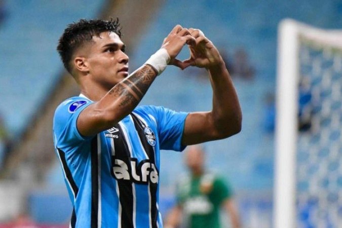 Arezo assume protagonismo em marcar os gols do Grêmio durante ausência de Braithwaite e cresce no conceito do técnico - (crédito: Foto: Divulgação/Conmebol) Arezo assume protagonismo em marcar os gols do Grêmio durante ausência de Braithwaite e cresce no conceito do técnico - (crédito: Foto: Divulgação/Conmebol)