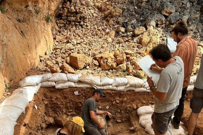 Arqueólogos, nas escavações,identificam peculiaridades dos aventureiros  