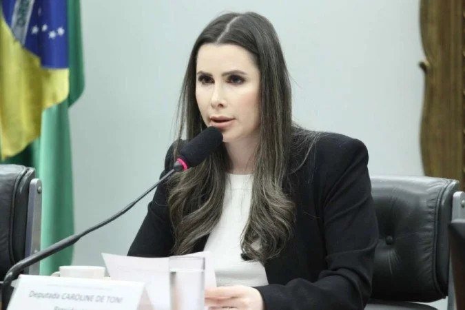 'Nossa meta, enquanto Frente Parlamentar e oposição na Câmara dos Deputados, é derrubar a PEC do Lewandowski', comentou a deputada Carol De Toni (PL-SC) - (crédito: Vinicius Loures/Câmara dos Deputados) 'Nossa meta, enquanto Frente Parlamentar e oposição na Câmara dos Deputados, é derrubar a PEC do Lewandowski', comentou a deputada Carol De Toni (PL-SC) - (crédito: Vinicius Loures/Câmara dos Deputados)