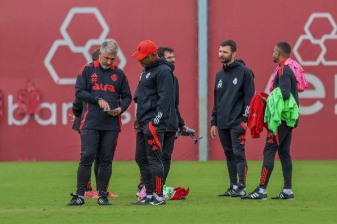 Carbonero é ausência em treino e se torna dúvida para o técnico Roger Machado - (crédito: Foto: Ricardo Duarte / Internacional) Carbonero é ausência em treino e se torna dúvida para o técnico Roger Machado - (crédito: Foto: Ricardo Duarte / Internacional)