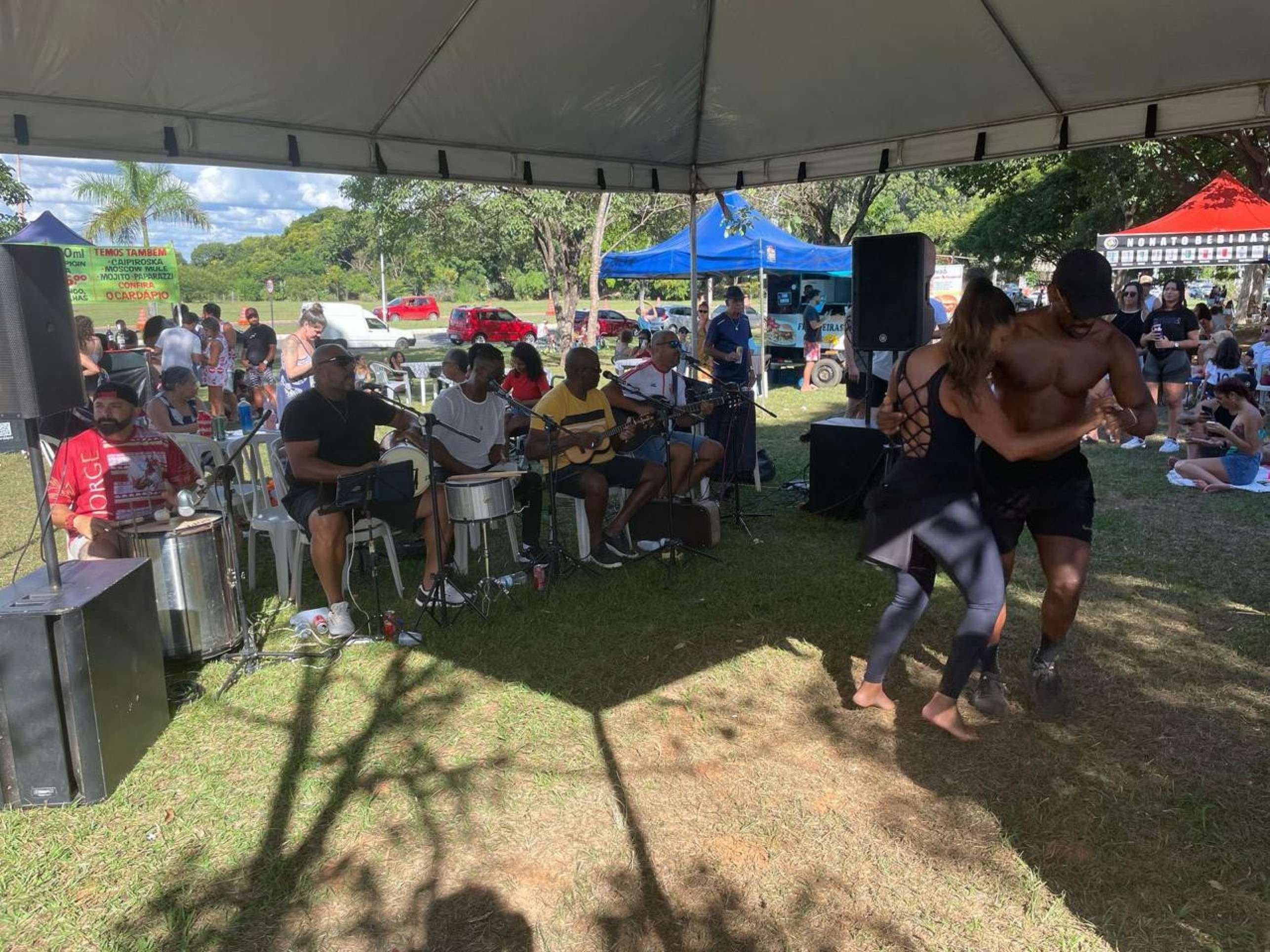Rodrigo caiu na dança sob o pagode do Rapaziada Nota Mil