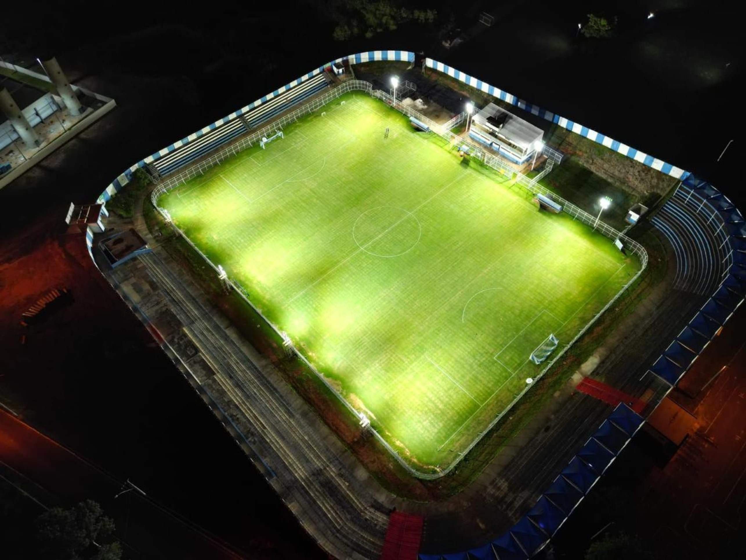 Capital tenta adaptar Estádio JK à regra da CBF para receber Botafogo