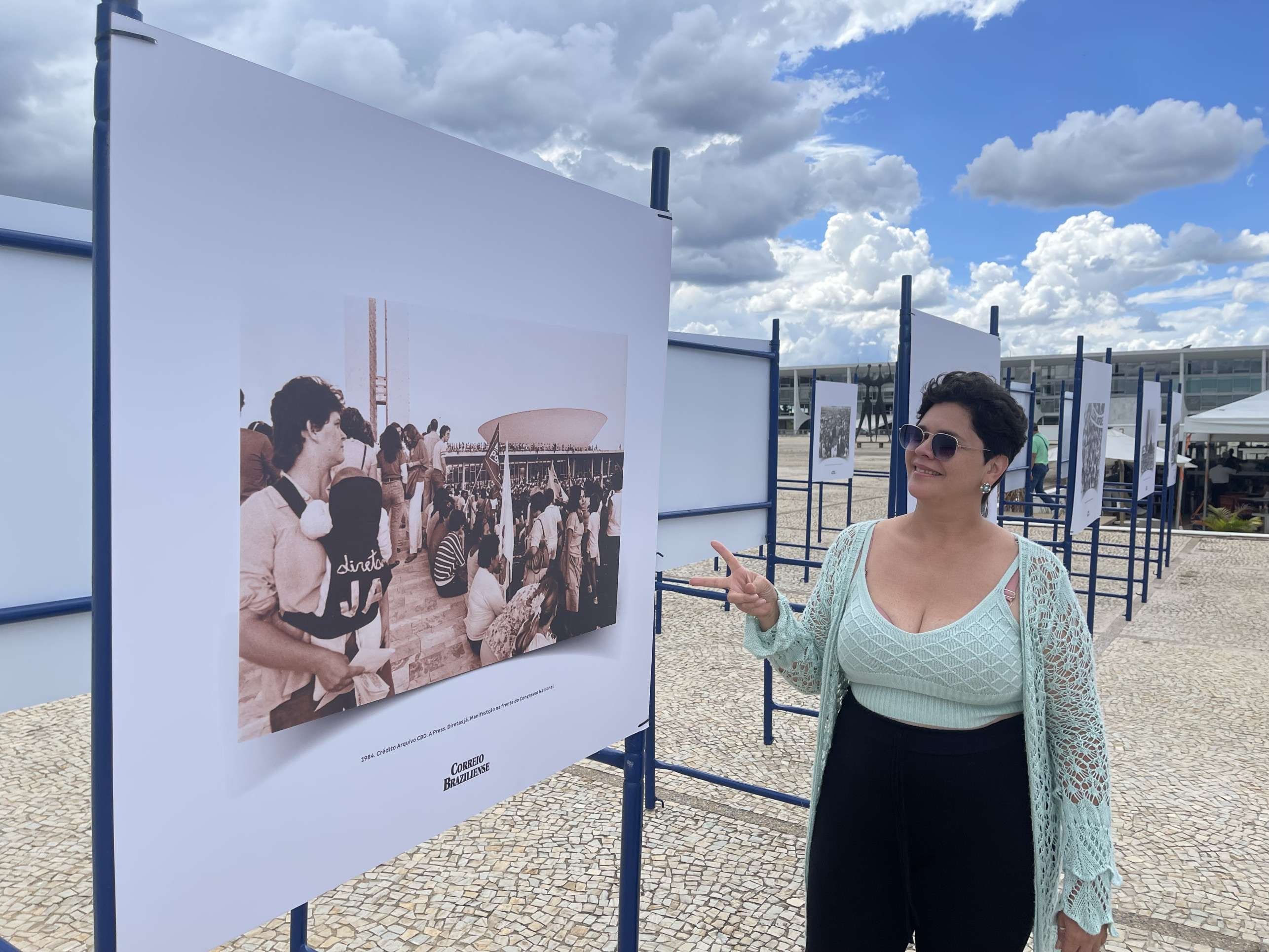 Elisabeth celebrou o aniversário de 49 anos na exposição