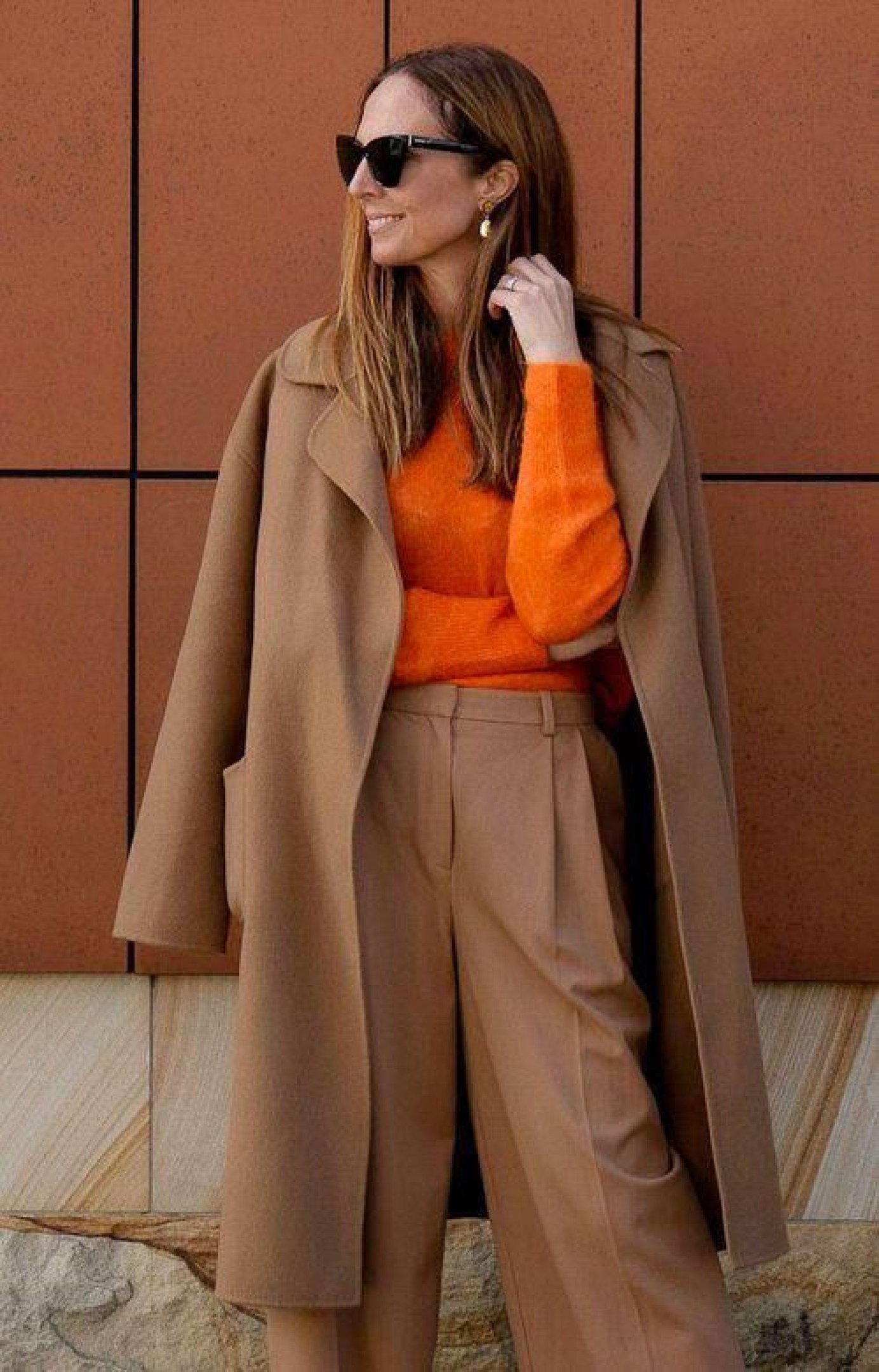 Quando combinado a cores mais quentes, o marrom pode ser mais leve 