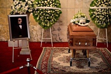 O cantor de merengue Rubby Pérez morreu após o desabamento do teto da boate Jet Set, em Santo Domingo. Seu velório foi realizado no Teatro Nacional, organizado pelo Ministério da Cultura. A tragédia deixou 218 mortos e mais de 500 feridos, segundo as autoridades - (crédito: Martin BERNETTI / AFP) O cantor de merengue Rubby Pérez morreu após o desabamento do teto da boate Jet Set, em Santo Domingo. Seu velório foi realizado no Teatro Nacional, organizado pelo Ministério da Cultura. A tragédia deixou 218 mortos e mais de 500 feridos, segundo as autoridades - (crédito: Martin BERNETTI / AFP)