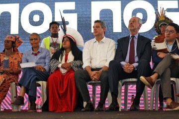 A plenária contou com a presença da ministra dos Povos Indígenas, Sônia Guajajara; da ministra do Meio Ambiente e Mudança do Clima, Marina Silva; da deputada federal Célia Xakriabá e mais - (crédito: Foto: José Cruz/Agência Brasil) A plenária contou com a presença da ministra dos Povos Indígenas, Sônia Guajajara; da ministra do Meio Ambiente e Mudança do Clima, Marina Silva; da deputada federal Célia Xakriabá e mais - (crédito: Foto: José Cruz/Agência Brasil)