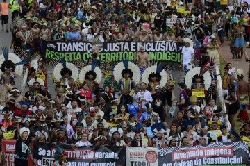  Marcha de indigenas do movimentoTerra Livre na Esplanda dos Ministérios  -  (crédito:  Carlos Vieira/CB/D.A Press)