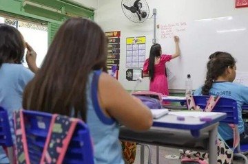 Uma sala de aula e três banheiros ficaram danificados após o incêndio -  (crédito: Tony Oliveira/Agência Brasília)