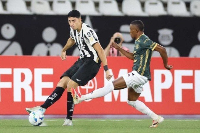 Jovem xerife, Jair tornou-se dono da posição com a lesão de Bastos  -  (crédito: Foto: Vitor Silva/Botafogo)