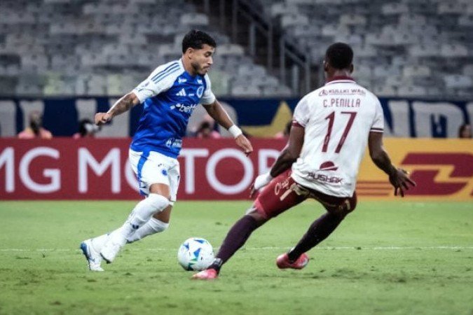 WILLIAM - Não contribuiu ofensivamente e deixou muitos espaços na defesa, tendo dificuldades na marcação. NOTA: 4,0 - Foto: Gustavo Aleixo/Cruzeiro