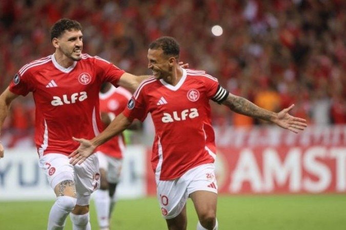 Alan Patrick comemora um dos gols marcados na vitória sobre o Atlético Nacional - (crédito: Foto: Ricardo Duarte/Internacional) Alan Patrick comemora um dos gols marcados na vitória sobre o Atlético Nacional - (crédito: Foto: Ricardo Duarte/Internacional)
