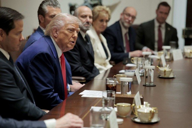 Trump reuniu o seu gabinete um dia após anunciar uma pausa de 90 dias nas Trump reuniu o seu gabinete um dia após anunciar uma pausa de 90 dias nas