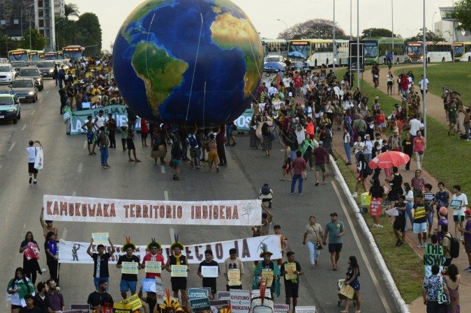  Marcha de indigenas do movimentoTerra Livre na Esplanda dos Ministérios 