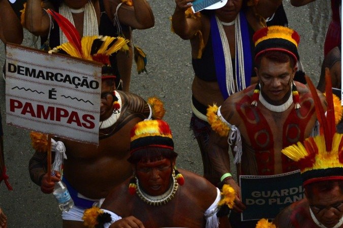  Marcha de indigenas do movimentoTerra Livre na Esplanda dos Ministérios 