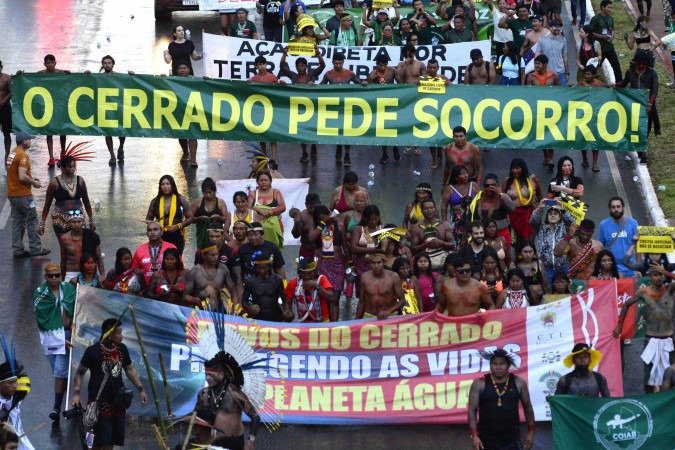  Marcha de indigenas do movimentoTerra Livre na Esplanda dos Ministérios 