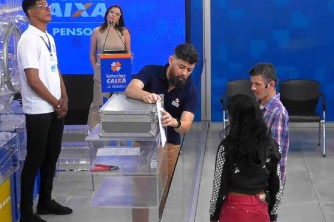 Mega-Sena, Quina e outras loterias são sorteadas nesta quinta-feira (10/4) - (crédito: Reprodução/YouTube/Caixa) Mega-Sena, Quina e outras loterias são sorteadas nesta quinta-feira (10/4) - (crédito: Reprodução/YouTube/Caixa)