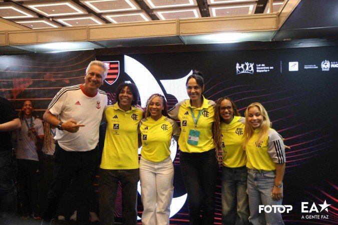 Marcus Vinícius em ação do Flamengo ao lado de Rafaela Silva, Lorrane Oliveira, Rebeca Andrade e Flávia Saraiva - (crédito: Danilo Butolo/Fotop) Marcus Vinícius em ação do Flamengo ao lado de Rafaela Silva, Lorrane Oliveira, Rebeca Andrade e Flávia Saraiva - (crédito: Danilo Butolo/Fotop)