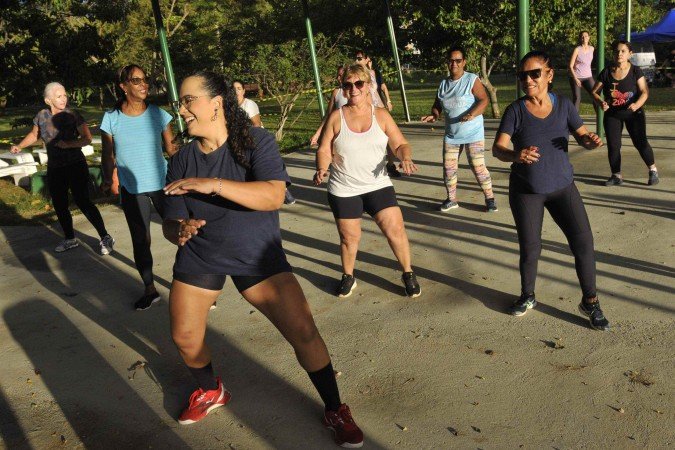  10/04/2025. Crédito: Minervino Júnior/CB/D.A Press. Brasil.  Brasilia - DF. Caderno aniversário de Brasília. Aula de dança gratuita no Sudoeste.