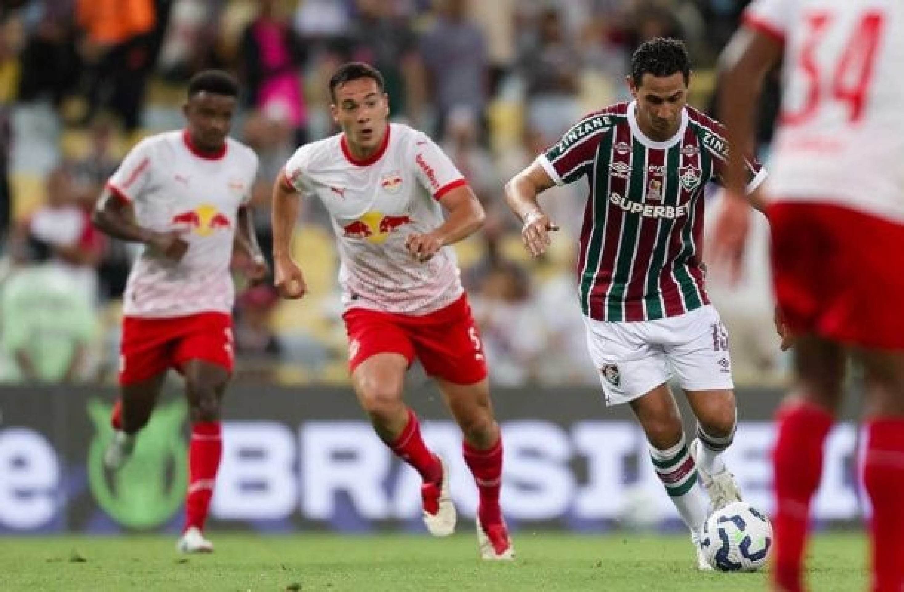 Atletas do Fluminense homenageiam Ganso após triunfo sobre o Bragantino