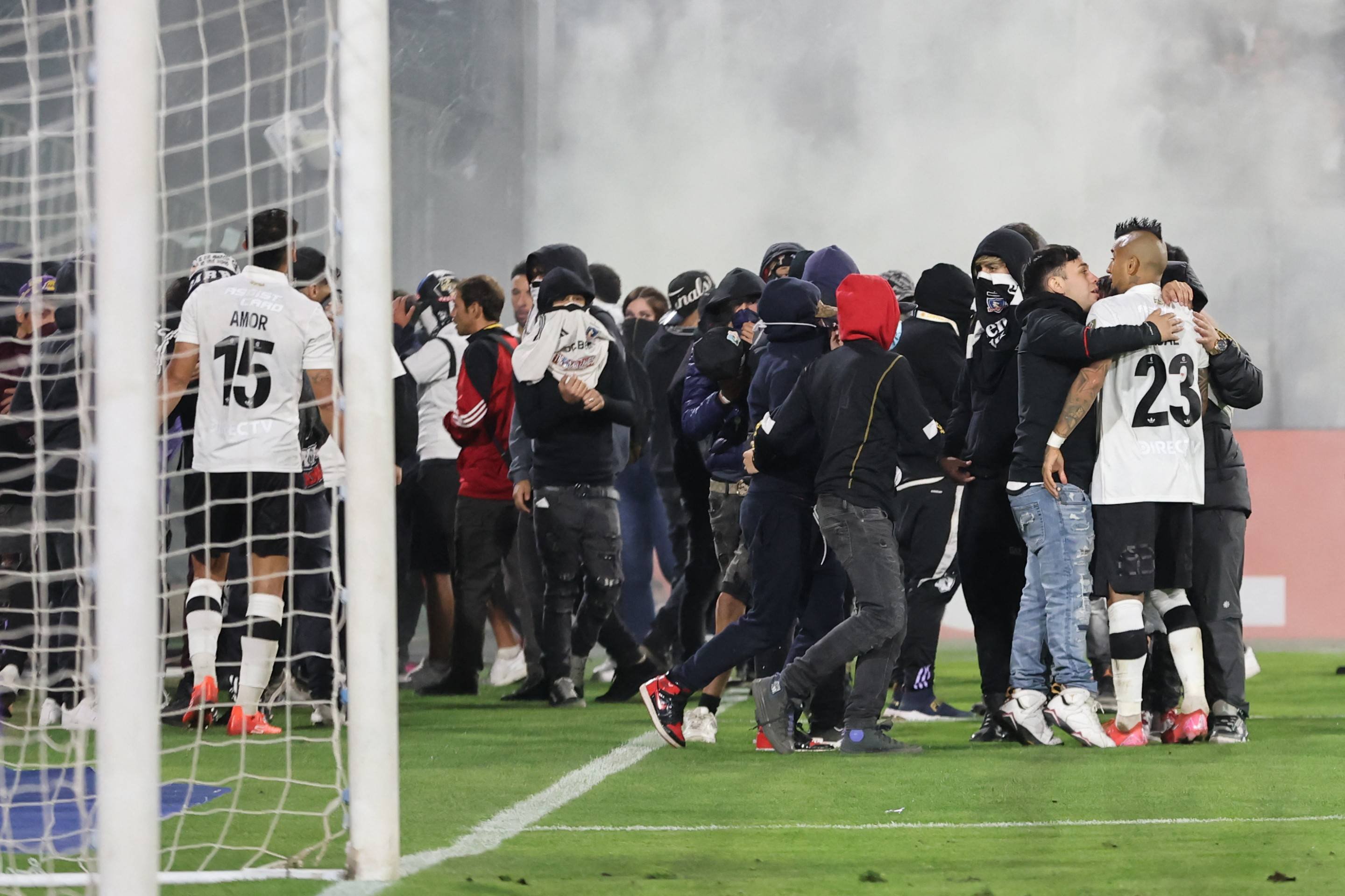 Morte de torcedores provocou invasão no jogo entre Colo-Colo e Fortaleza