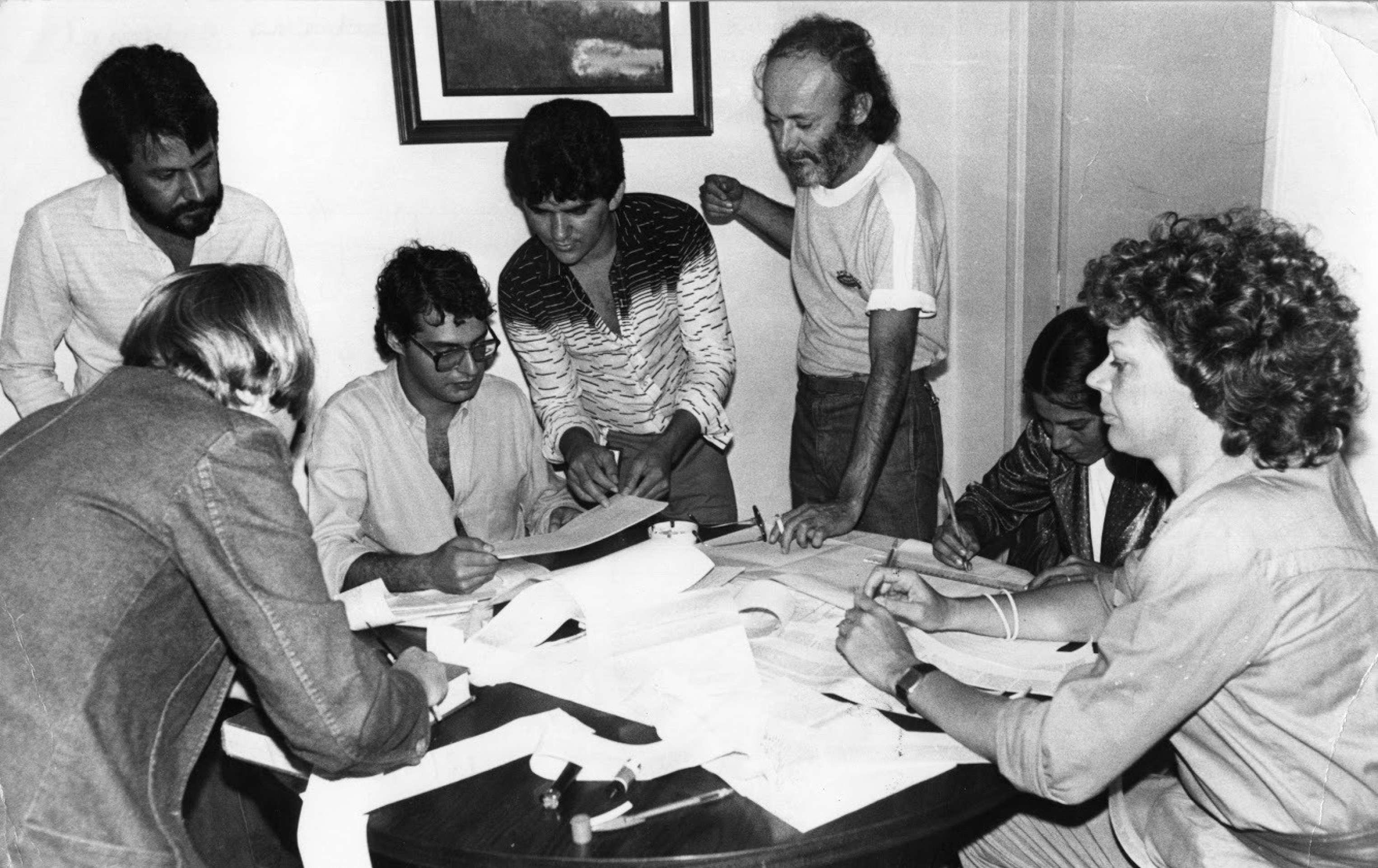 Na foto, à direita, uma das lendas do Correio, a jornalista Liana Sabo