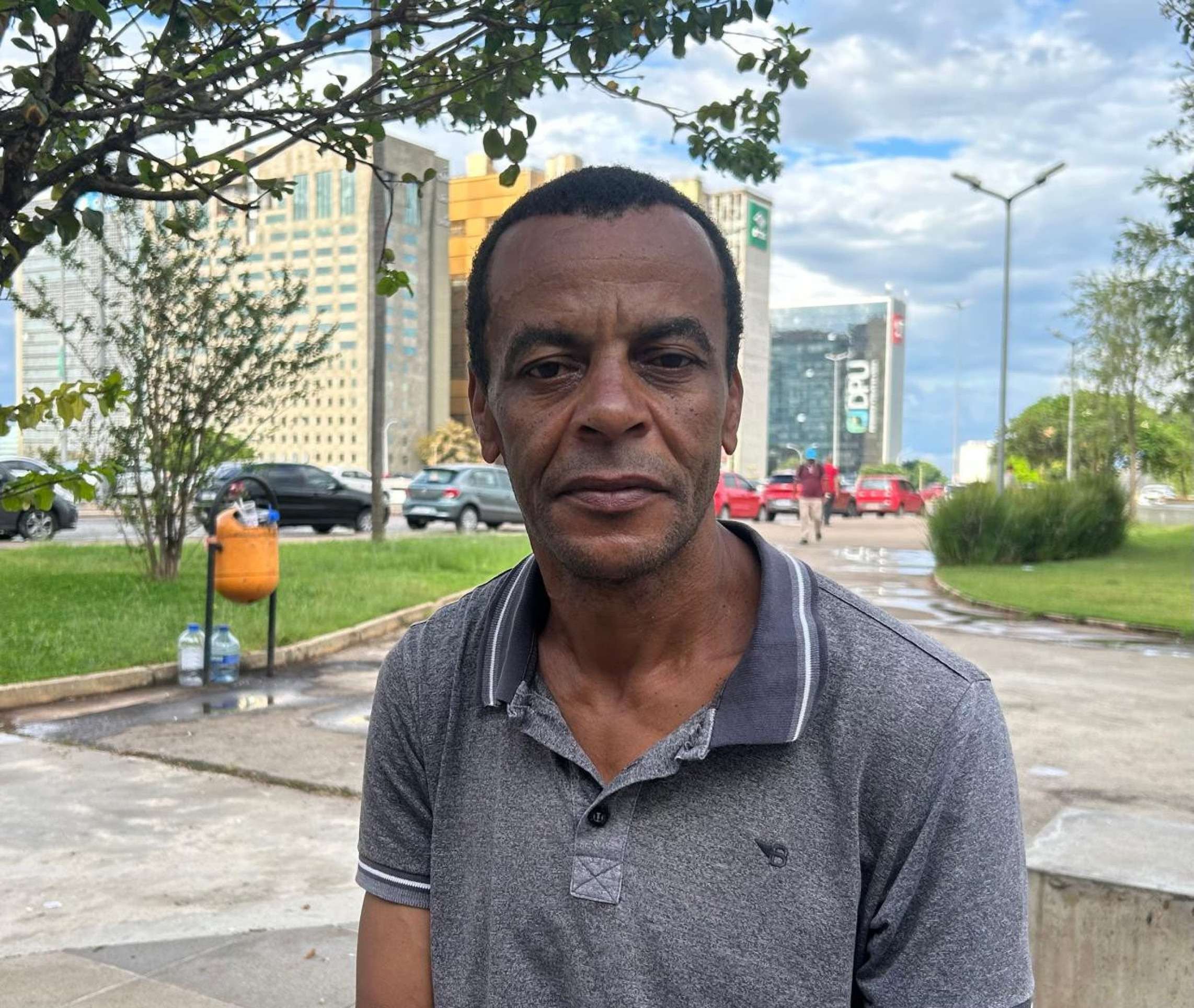 José Felipe Pereira, 51 anos, bombeiro hidráulico do Gama, aponta as contas fixas como o maior desafio financeiro.