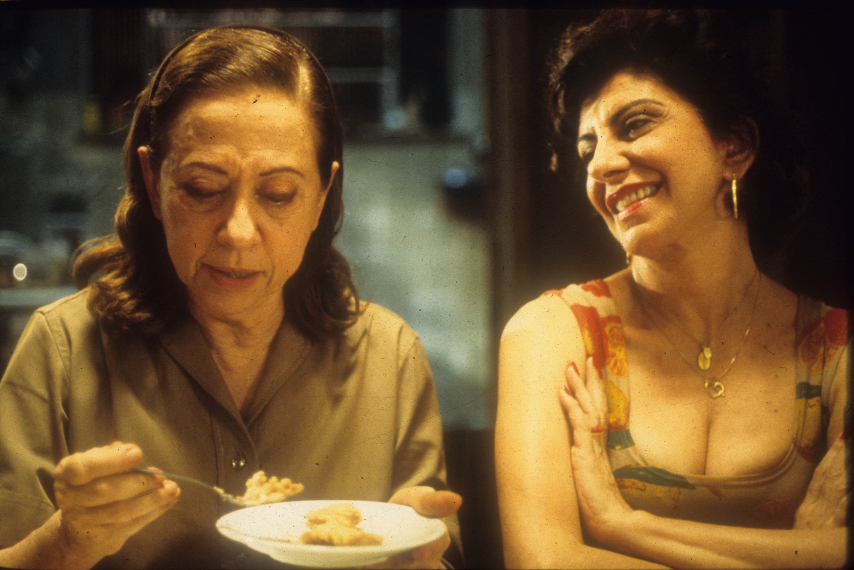 Cena do filme Central do Brasil, com Fernanda Montenegro e Mar&iacute;lia P&ecirc;ra