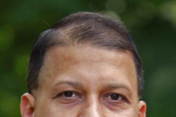 Jamsheed K. Choksy, professor de estudos iranianos e da Eurásia da Faculdade de Estudos Globais e Internacionais da Universidade de Indiana 