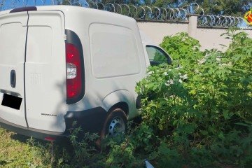 O carro que estava sendo desmanchado foi encontrado pela PMDF em uma residência na Chácara do Carroceiro 14/D