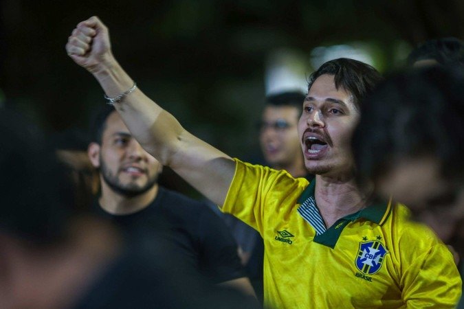 Manifestantes de direita e de esquerda se encontraram no Instituto Central Norte, prédio principal Universidade de Brasília - (crédito: Luís Nova/CB) Manifestantes de direita e de esquerda se encontraram no Instituto Central Norte, prédio principal Universidade de Brasília - (crédito: Luís Nova/CB)