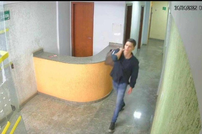 As câmeras de segurança flagram a movimentação por volta das 3h40 - (crédito: Foto: Reprodução/PCDF) As câmeras de segurança flagram a movimentação por volta das 3h40 - (crédito: Foto: Reprodução/PCDF)