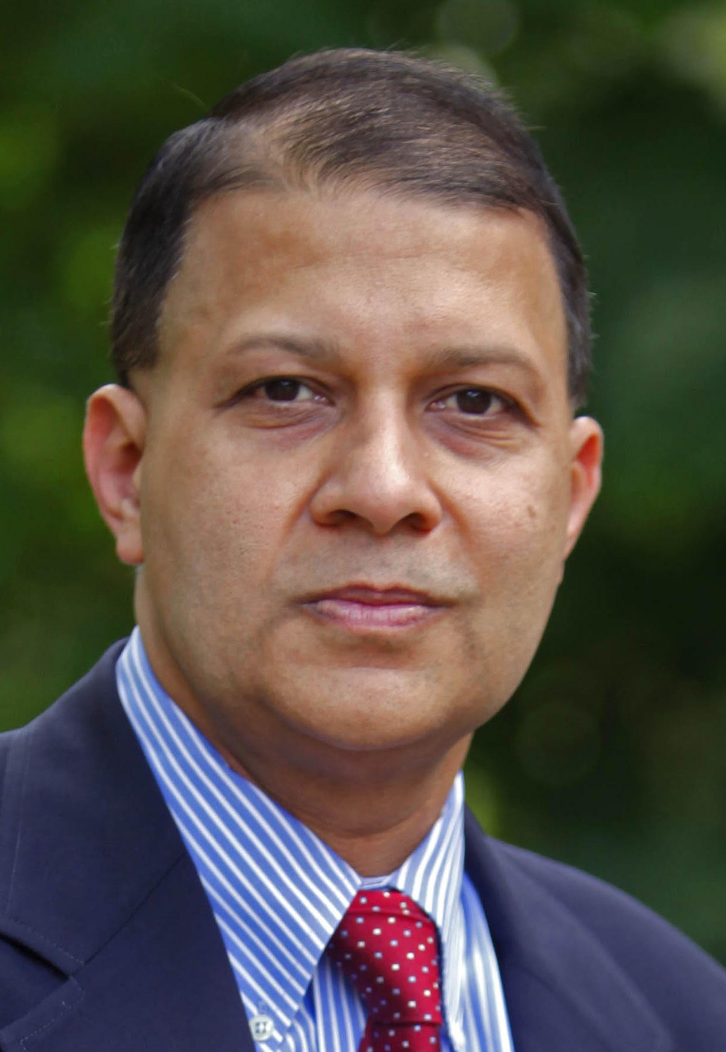 Jamsheed K. Choksy, professor de estudos iranianos e da Eurásia da Faculdade de Estudos Globais e Internacionais da Universidade de Indiana 