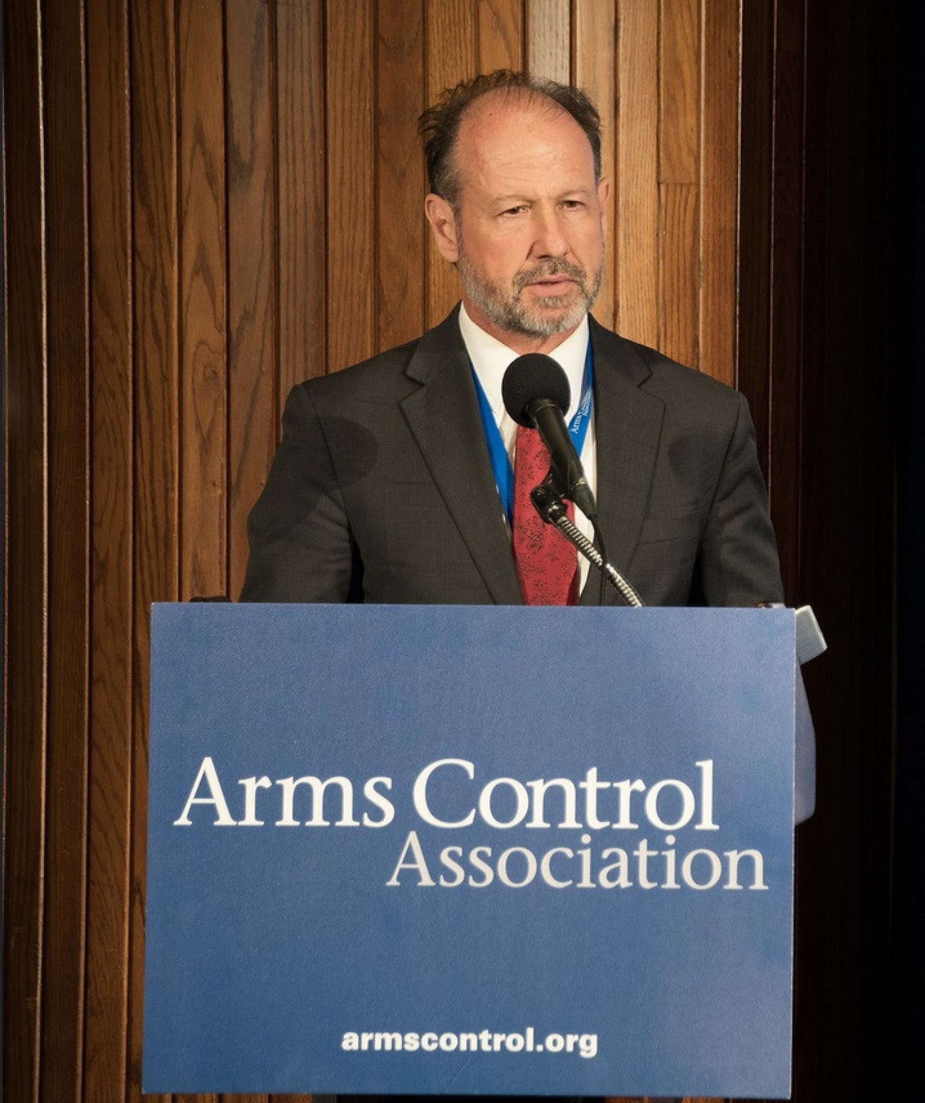 Daryl G. Kimball, diretor-executivo da Associação para o Controle de Armas (em Washington)  