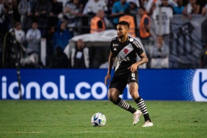 JAIR - Deu caneta e mostrou-se Ã  vontade no gramado. Mais participativo do que TchÃª TchÃª - NOTA: 6,5 - Foto: Leandro Lima/Vasco 