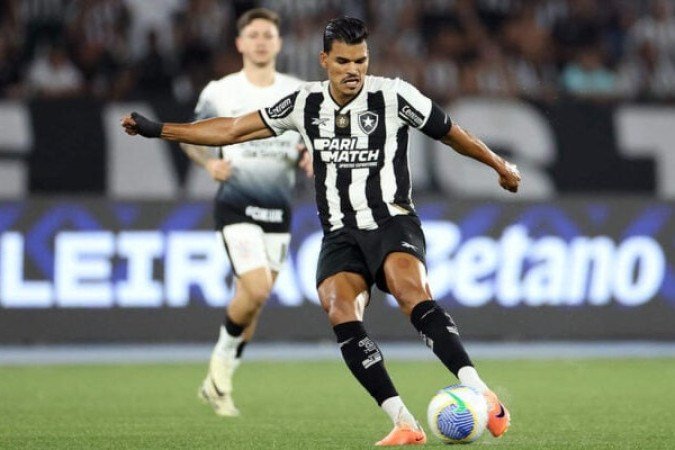 17) BARBOSA (Volante) - 3 milhões de euros (R$ 19,8 milhões) - Foto: Vitor Silva/Botafogo