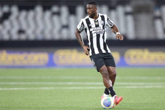 30) BASTOS (Zagueiro)- 1 milhão de euros (R$ 6,6 milhões) - Foto: Vitor Silva/Botafogo