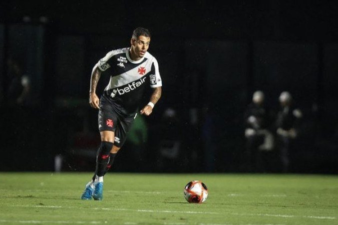 FREITAS - Titubeou algumas vezes e deixou a galera ressabiada em São Januário. Não transmitiu a mesma segurança de Lemos, lesionado, à cozinha - NOTA: 5,0 - Fotos: Dikran Sahagian/Vasco.