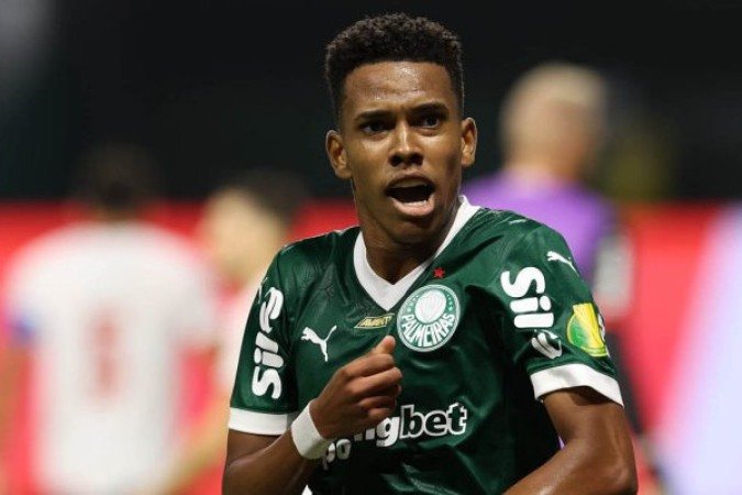 ESTÊVÃO - Teve mais protagonismo no segundo tempo quando fez a jogada do gol anulado de Vitor Roque. Também quase fez um gol de cavadinha, mas a bola saiu pelo canto. NOTA: 6,5 - Foto: Cesar Greco/Palmeiras