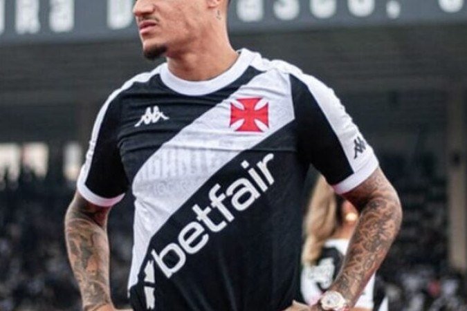 COUTINHO - Chamou o jogo para si em vários momentos e demonstrou personalidade. Por pouco, quase não marca um golaço da entrada da área. O goleiro voou para defender. Saiu, no segundo tempo, para a entrada de Payet - NOTA: 7,0 - Foto: Leandro Lima/Vasco 