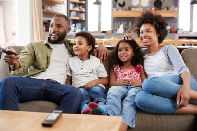 Filmes da Páscoa inspiram e emocionam a família (Imagem: Monkey Business Images | Shutterstock) - (crédito: EdiCase) Filmes da Páscoa inspiram e emocionam a família (Imagem: Monkey Business Images | Shutterstock) - (crédito: EdiCase)