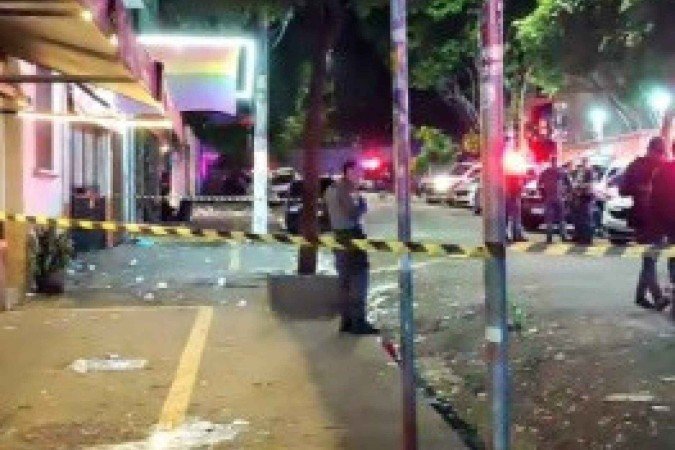 Tiroteio deixa um morto e feridos na Rua Maria Borba, em São Paulo - (crédito: Reprodução/Instagram/@vilabuarque) Tiroteio deixa um morto e feridos na Rua Maria Borba, em São Paulo - (crédito: Reprodução/Instagram/@vilabuarque)