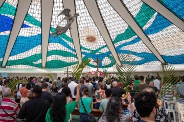 Domingo de Ramos reuniu cerca de 800 fiéis na Catedral Metropolitana para procissão e missa que dá início à Semana Santa -  (crédito:  Mariana Campos/CB/D.A Press)