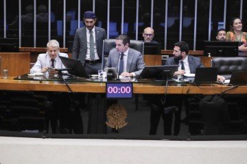 Fraude no INSS: Câmara aprova urgência de projeto que proíbe descontos automáticos