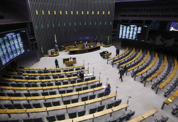 Um total de 268 deputados votaram a favor da urgência. Outros 199 parlamentares votaram contra a tramitação acelerada do texto -  (crédito: Câmara dos Deputados )