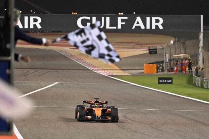 Piastri cruzou a linha de chegada em primeiro pela segunda vez do ano e apertou a briga com Norris pela liderança do campeonato de pilotos da F1 - (crédito: AFP) Piastri cruzou a linha de chegada em primeiro pela segunda vez do ano e apertou a briga com Norris pela liderança do campeonato de pilotos da F1 - (crédito: AFP)