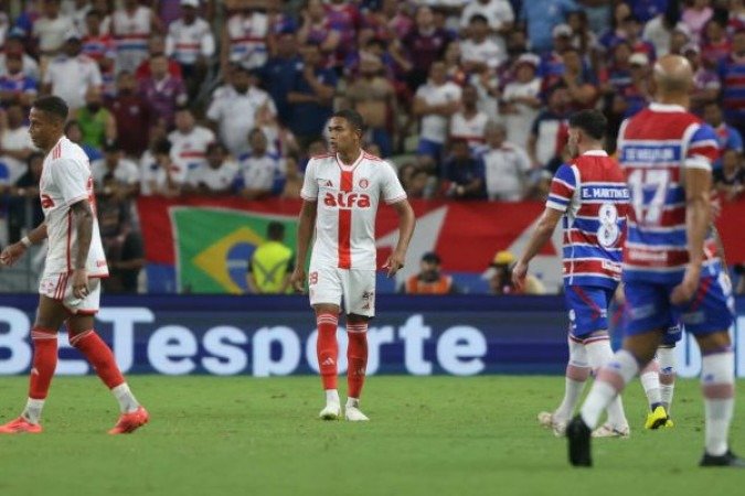 LUIS OTÁVIO - Jovem, nascido no Ceará, fez apenas seu quarto jogo na temporada. Entrou bem, com desarmes e ousadia. Numa delas, porém, quase perdeu bola perigosa. NOTA 6,5. Foto: Ricardo Duarte/Internacional