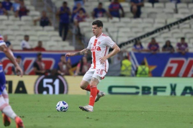 RONALDO - Entrou entre os zagueiros para poder fechar uma linha de cinco quando em posse. Conseguiu algumas roubadas de bola, mas faltou caprichar na saída de jogo. NOTA 6,5. Foto: Ricardo Duarte/Internacional